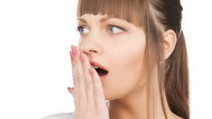 راههای از بین بردن بوی بد سیر از دهان