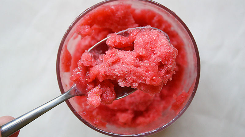 اسکراب توت فرنگی، نمک و جوش شیرین