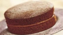 طرز تهیه کیک اسفنجی شکلاتی